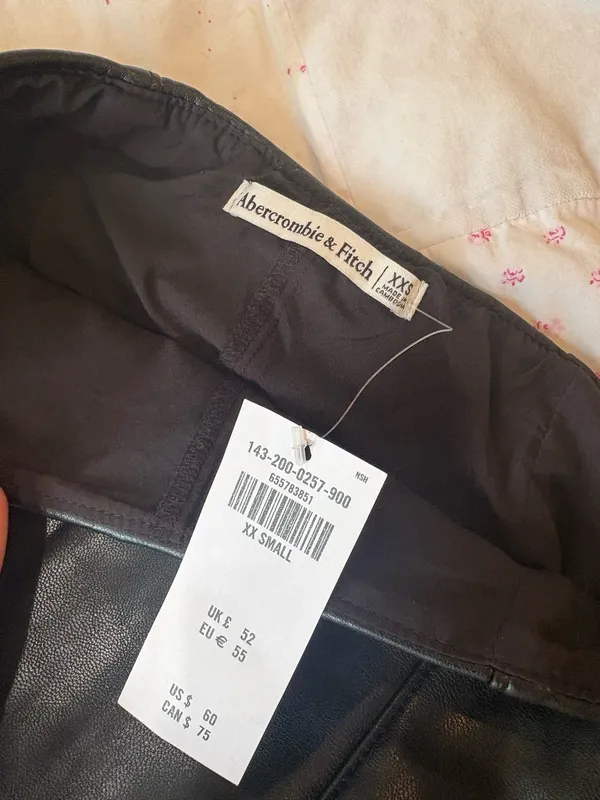 Abercrombie and fitch black leather mini skirt - Image 3