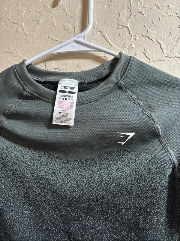 Gymshark Black Seamless Long-Sleeve Cropped Training Top - Image 3