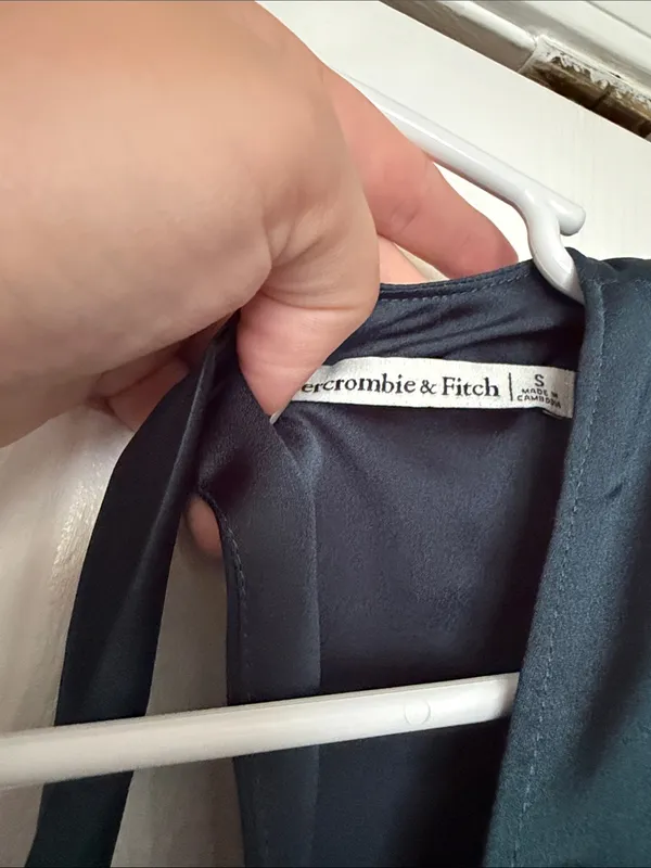 Abercrombie and Fitch Green Satin Puff Sleeve Tie Back Blouse size S - Image 3