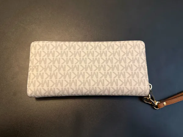 NWT Michael Kors Wallet - Image 2