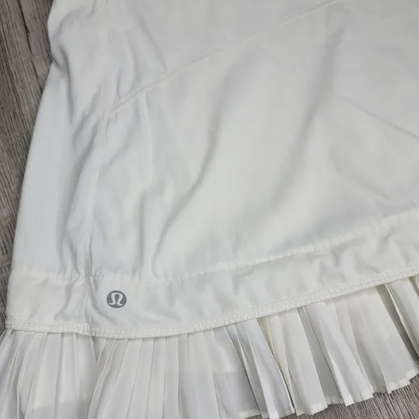 Lululemon City Sky Run By Skirt White size 10 pockets ruffle tennis skirt - Image 6