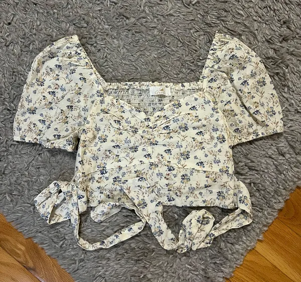 These Three Boutique Floral Tie back Top - Image 4
