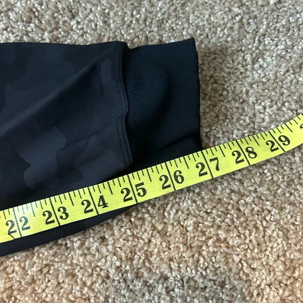 Lululemon black camo joggers Size 6 - Image 8