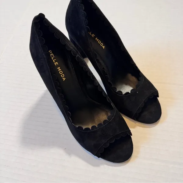 Pelle Moda Black Suede Scalloped Peep Toe Heels Womens 7 Cresent Shaped Heel - Image 6