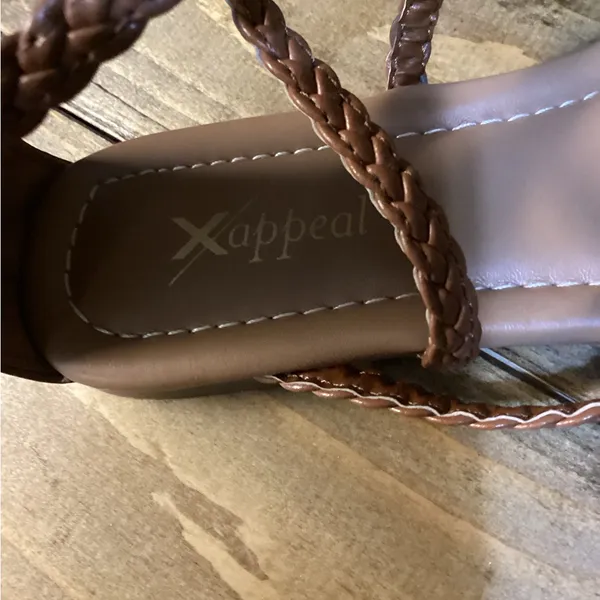 X/appeal Kayla Strappy braided gladiator flats. Size 6. - Image 13