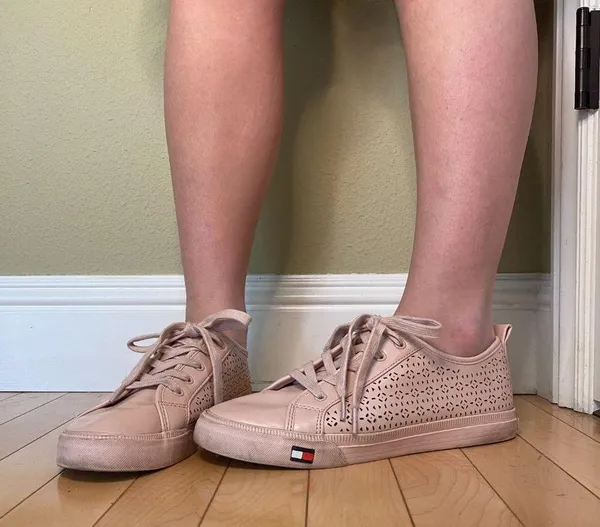 TOMMY HILFIGER Pink Perforated Leather Sneakers - size 8.5 - Image 6