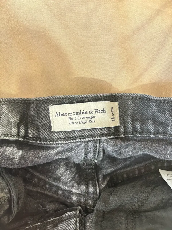 Abercrombie High-Rise 90s Straight Jeans - Image 3