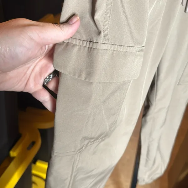 Old Navy High Waisted StretchTech Cargo Joggers Tan Size Small - Image 5