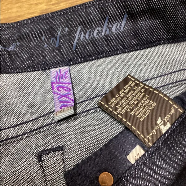 7 for all mankind. Lexie “A” pocket Size 29 Midrise Dark Wash - Image 4