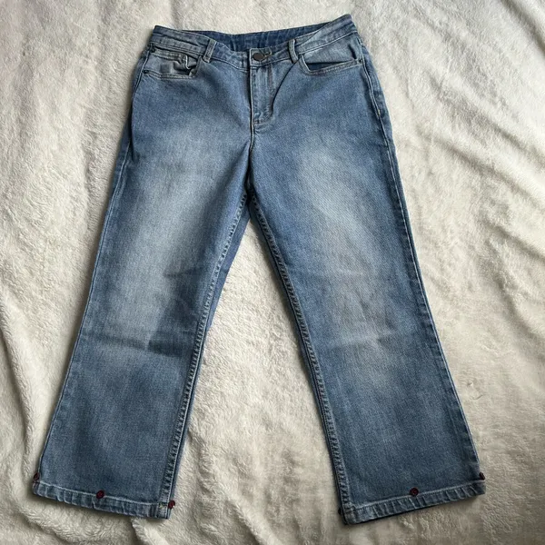 Alice + Olivia cropped denim capris - Image 2