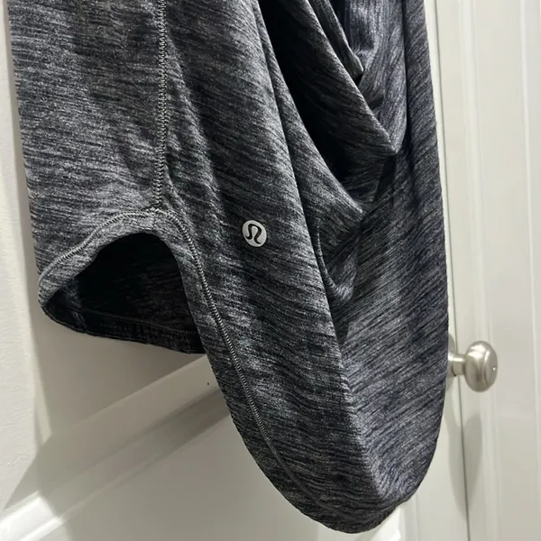 Lululemon Slay the Studio 2-in-1 Tank Gray & Black Sz 10 - Image 7