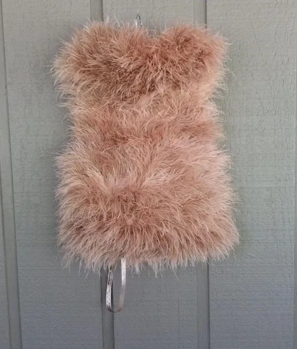 House Of CB NWT SHIRA BLUSH BONED STRAPLESS FEATHER DRESS. Size Medium. Rare and sold out. *no belt - Image 10