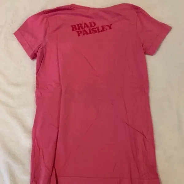 Brad Paisley 2012 Pink Concert Shirt L EUC‎ - Image 3