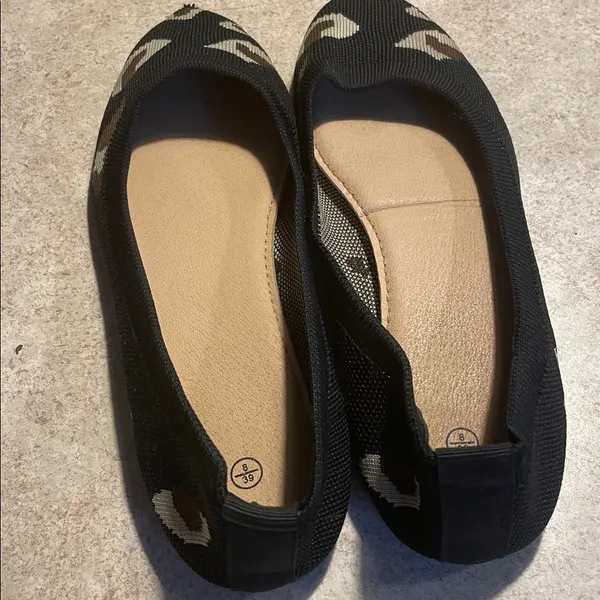 Elegant Black and Brown Women's Flats - Image 5