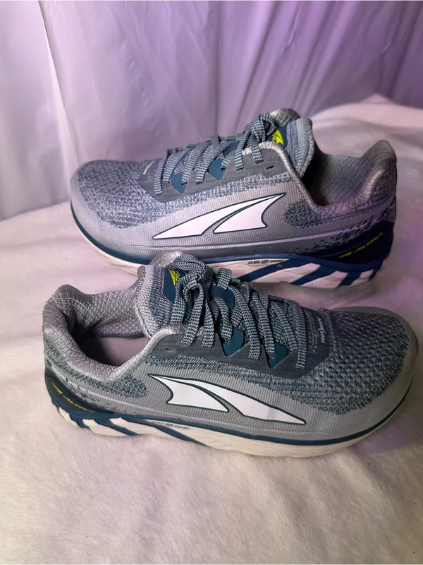 Altra Men’s Light Gray and Teal Road Running Shoes - Image 2