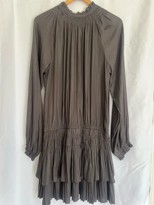 Mustard Seed Charcoal Gray Pleated Tiered Mini Dress - Image 8