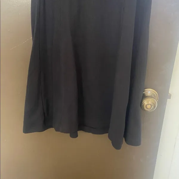 Elegant Black Sleeveless Dress - Image 3