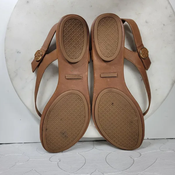 Tory Burch Minnie Leather Thong Sandals 9.5 Tan Gold Logo Medallion Flats Summer - Image 11