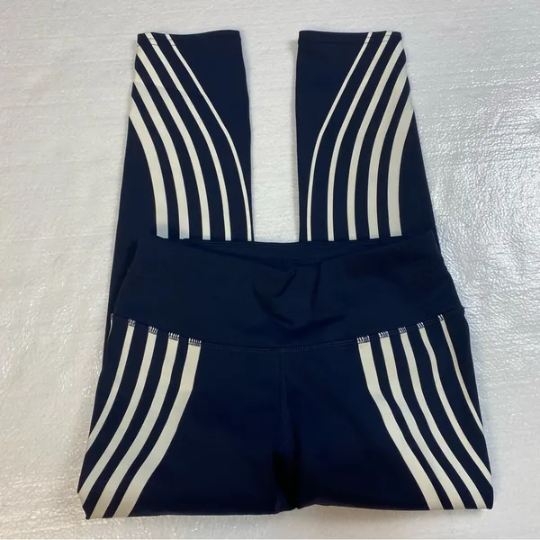 Athleta Gel‎ Sonar Navy White Striped 21" Capri Leggings Size XXS - Image 3