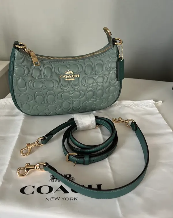 Coach Teri Shoulder Bag In Blocked Signature - Image 8