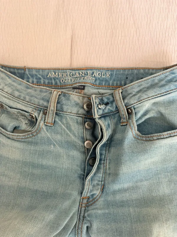 American Eagle Vintage High-Rise Jeans - Image 4