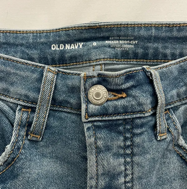 Old Navy Bootcut Jeans - Image 3