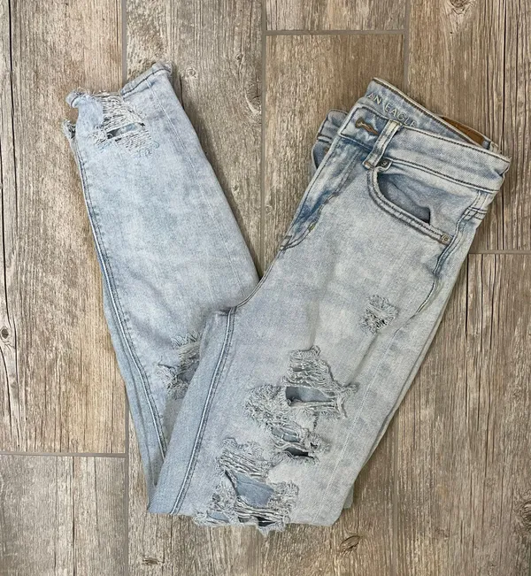 American Eagle Mom Jeans - Image 2