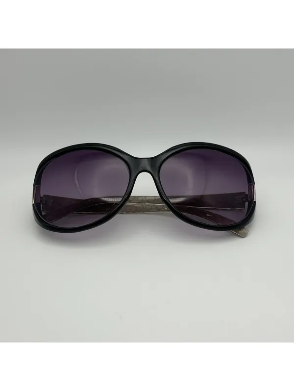 Guess Women's Black Oversized Sunglasses with Patterned Arms - Image 3