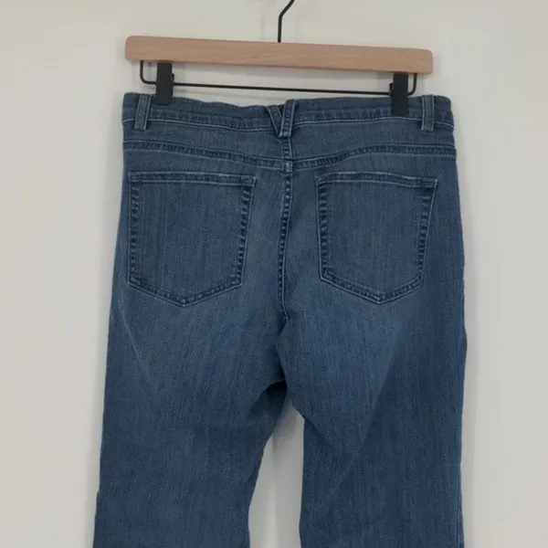 Duluth Trading Women's Medium Wash Bootcut Jean‎ Size 8 - Image 10