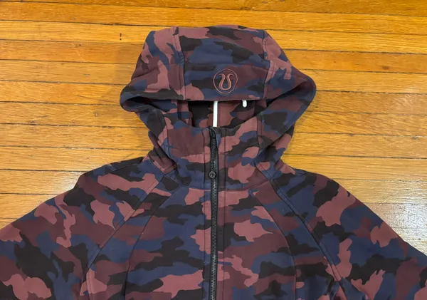 Lululemon Scuba Full-Zip HoodieHeritage 365 Camo Smoky Red Night Sea - Size 4 - Image 3