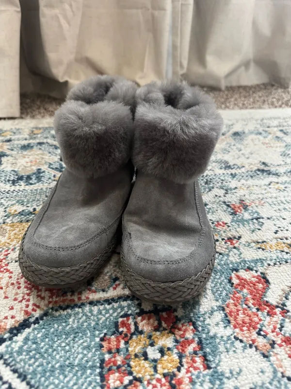 UGG Boots Women’s 7 - Image 4