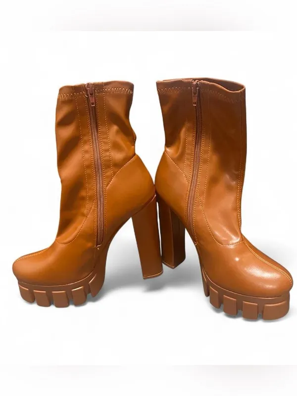 Miss Lola Brown Platform faux leather boots - Image 6