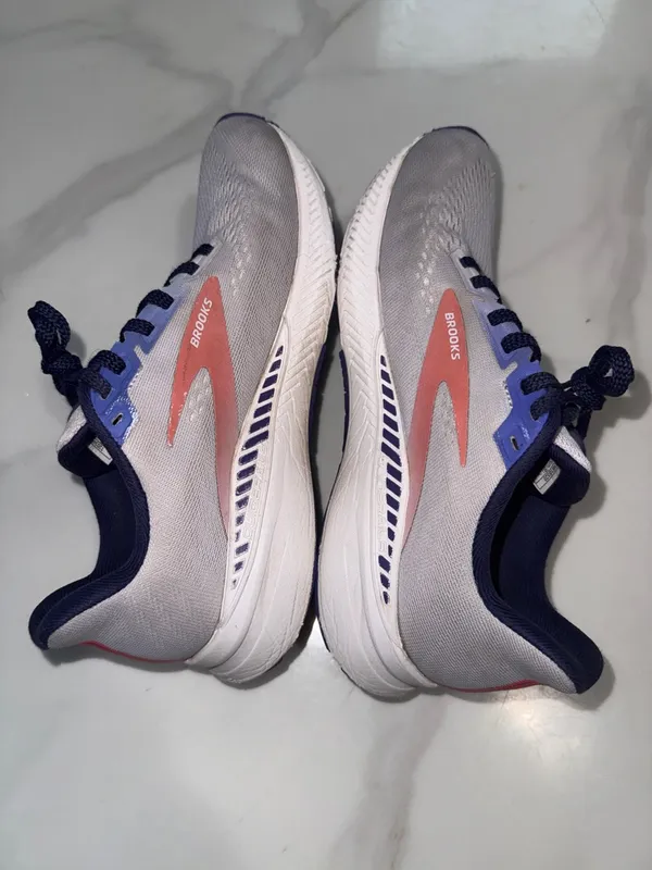 Brooks Women’s Athletic Shoes in Light Gray with Navy and Peach Details - Image 4