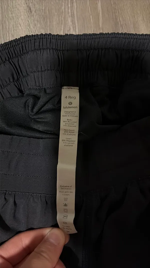 Lululemon Shorts Hotty Hot 2.5" Black - Image 3