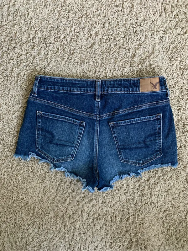 American Eagle vintage hi-rise Festival size 8 cutoff blue denim jean shorts - Image 4