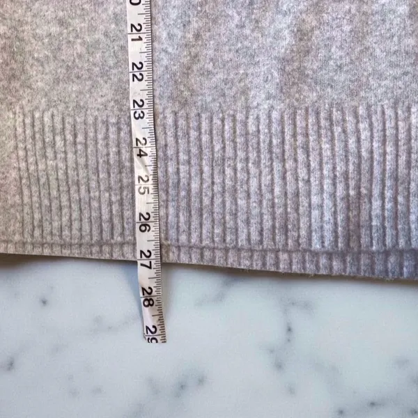 Nine West Light Gray V‑Neck Sweater – Size Large. Oversized fit - Image 5