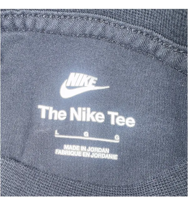 Nike The Nike Tee Men’s Black Short Sleeve Crew Neck Logo Graphic Tee Size L - Image 3