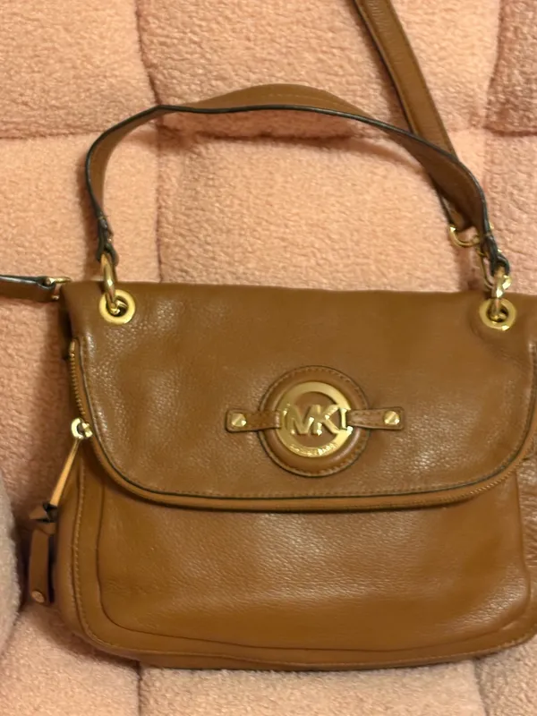 Michael Kors Crossbody - Image 2