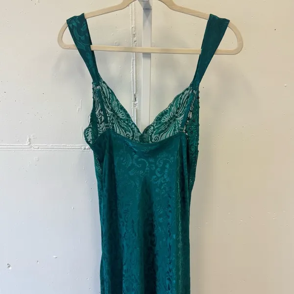 Vintage Victoria’s Secret Emerald Green Lace Sequin Midi Slip‎ Large - Image 8