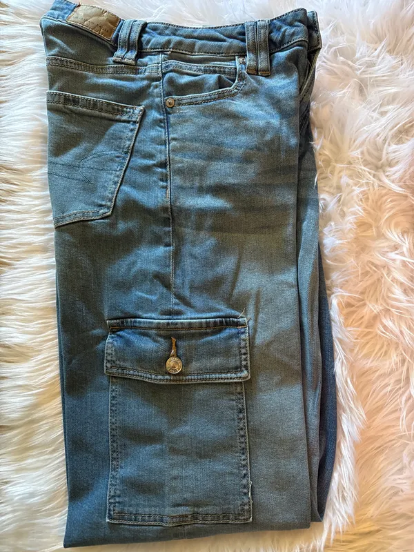 American Eagle Cargo Jeans - Image 3