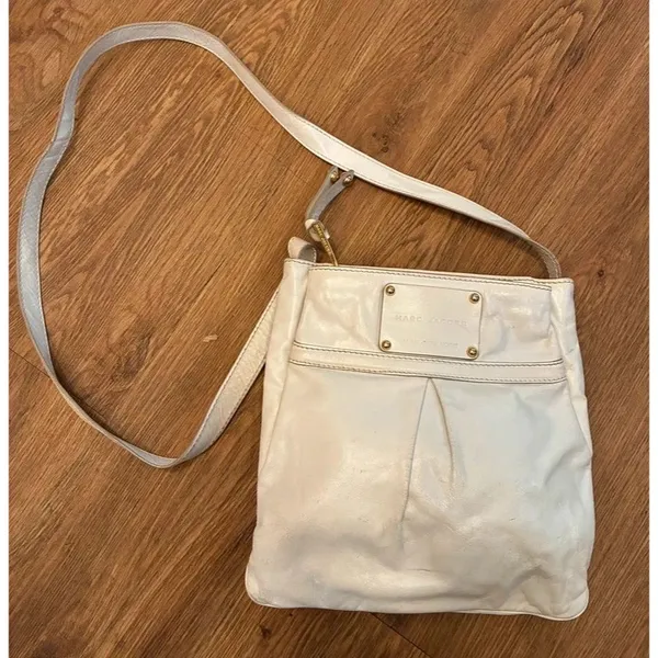 Marc by Marc Jacobs White Leather Crossbody Bag – Classic Q Style - Image 2