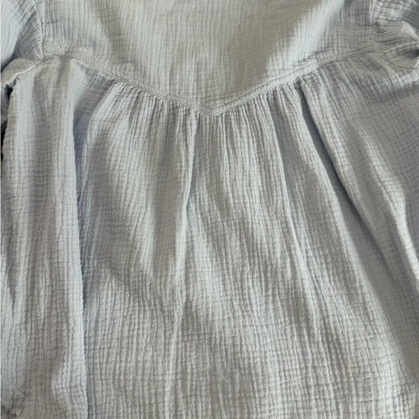 Free People Women's Light Blue Button-Up Top XS - Image 4