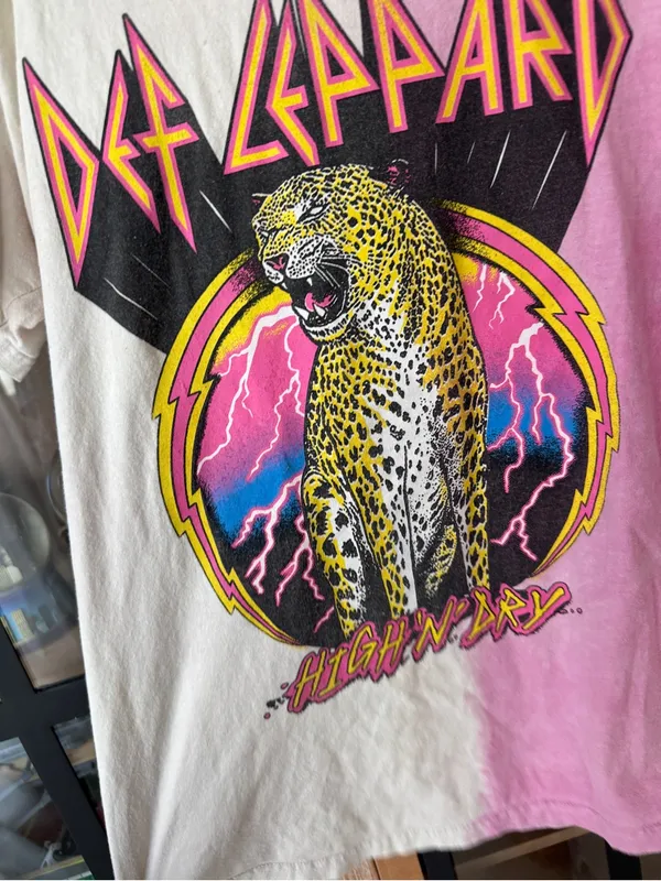 Urban Outfitters Def Leppard split dye tee tshirt band graphic crew short sleeve - Image 10