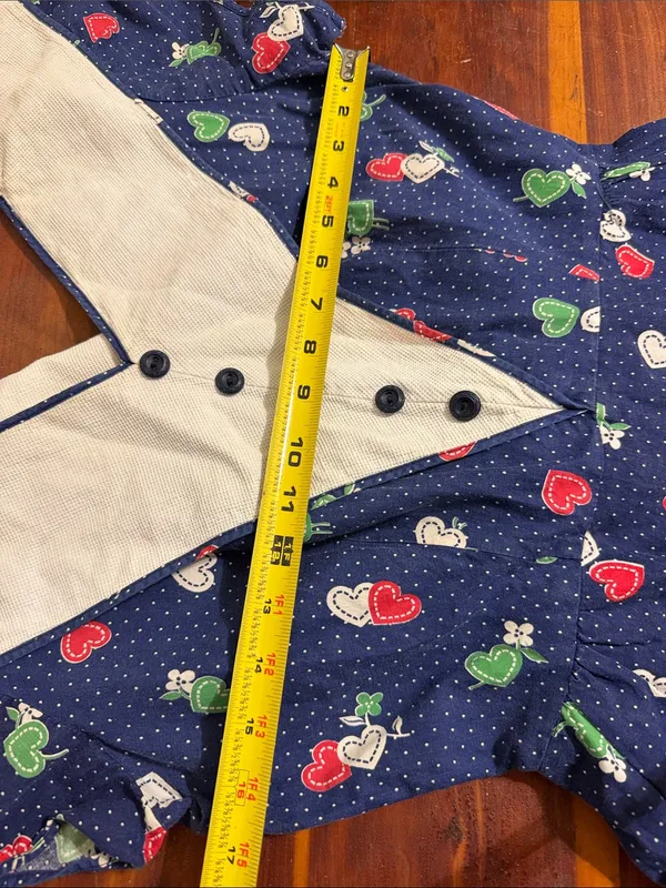 vintage 70s blue novelty print dress white V-shaped collar, buttons heart motifs - Image 6