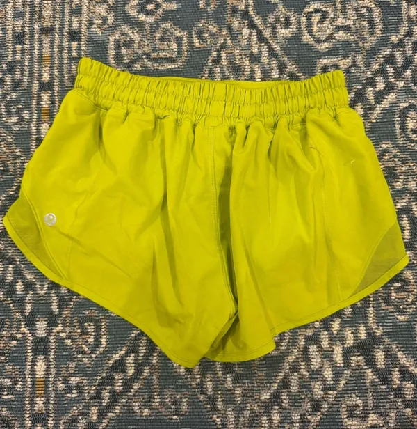 Lululemon Shorts Hotty Hot 2.5" Low-Rise Lined - Image 2