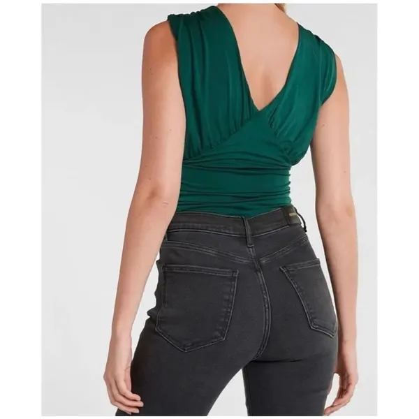 ✨EXPRESS Green Body Contour Double Layer Empire V Neck Sz XS Bodysuit✨ - Image 2