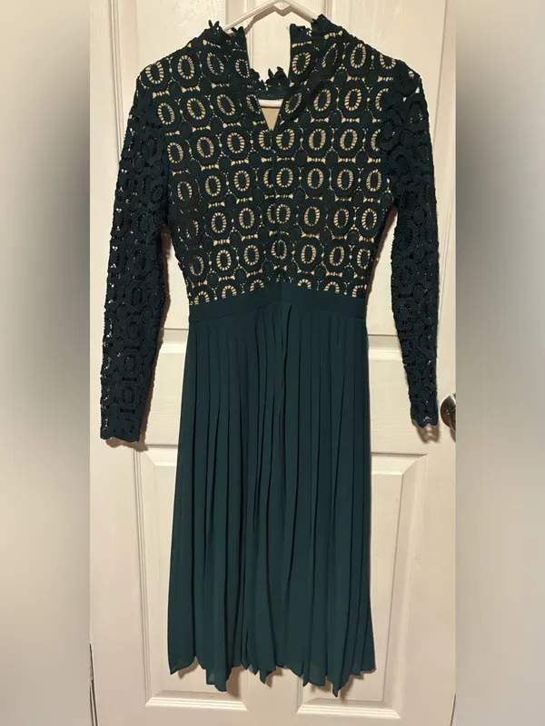 Ivy City Co Dark Green Lace Bodice Pleated Midi Dress - Image 5