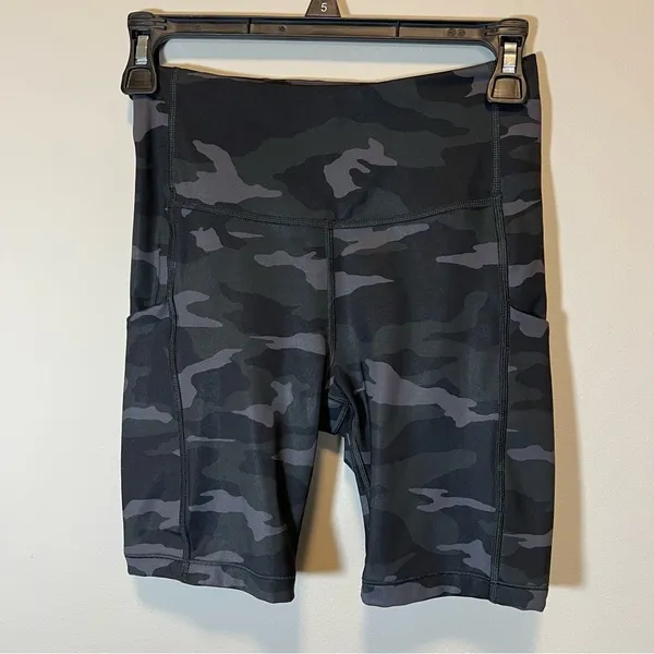 Athleta Ultimate Stash Pocket‎ Camo 7” Shorts Biker XS - Image 2