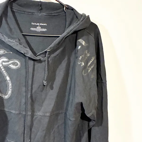 Taylor Swift Reputation Spirit Jersey Official Black Hooded Pullover‎ Size Small - Image 3
