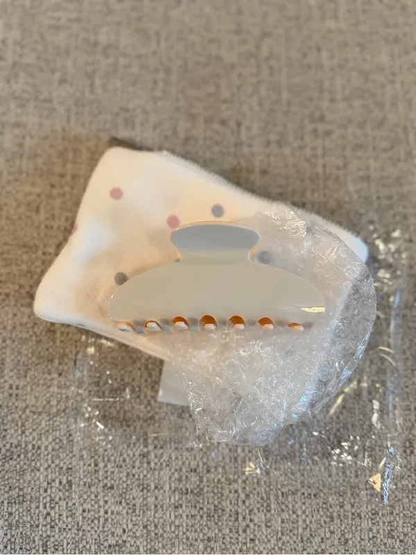 NIB Parke birthday collection sprinkle claw clip SOLD OUT LIMITED EDITION - Image 4